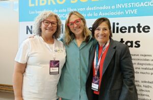 ‘No me llames valiente y tráeme croquetas’, el libro que muestra lo que el cáncer de mama se lleva a casa