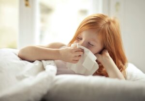 Las infecciones respiratorias infantiles cambian de patrón este invierno: menos bronquiolitis grave y predominio de la gripe