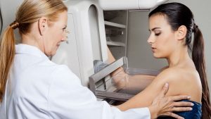 ¿Me puedo hacer una mamografía si tengo implantes mamarios? Una duda muy común
