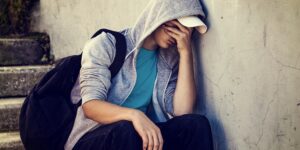 Sentir ansiedad ante un examen o tristeza tras una discusión es normal, nuestro hijo no sufre de salud mental