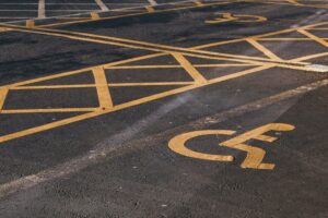 Alerta: uso fraudulento de las tarjetas de estacionamiento para personas con movilidad reducida