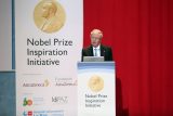 El Premio Nobel Jules A. Hoffmann comparte su experiencia con jóvenes científicos españoles