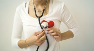 Ser mujer no es un factor de riesgo universal de accidente cerebrovascular para pacientes con fibrilación auricular