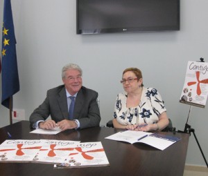 Luis Carreto, presidente de CECO, y Mª Ángeles Cózar, presidenta de CANF-COCEMFE Andalucía, durante la firma del convenio