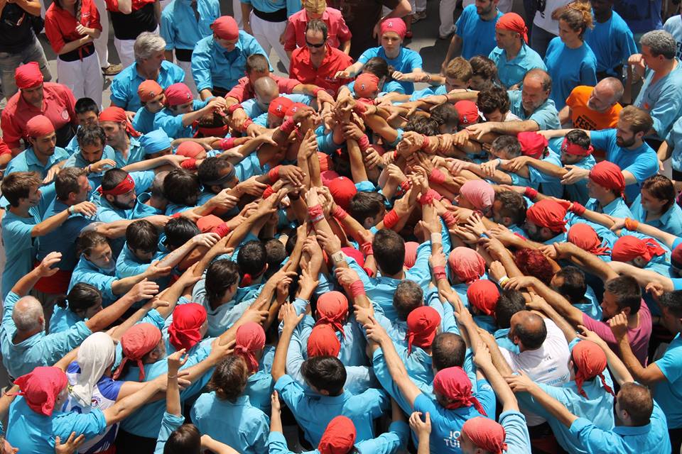Jornada solidaria de Els Castellers de Terrassa para la investigación de las ER