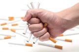 Fumar un único cigarrillo diario basta para disparar el riesgo de infarto e ictus