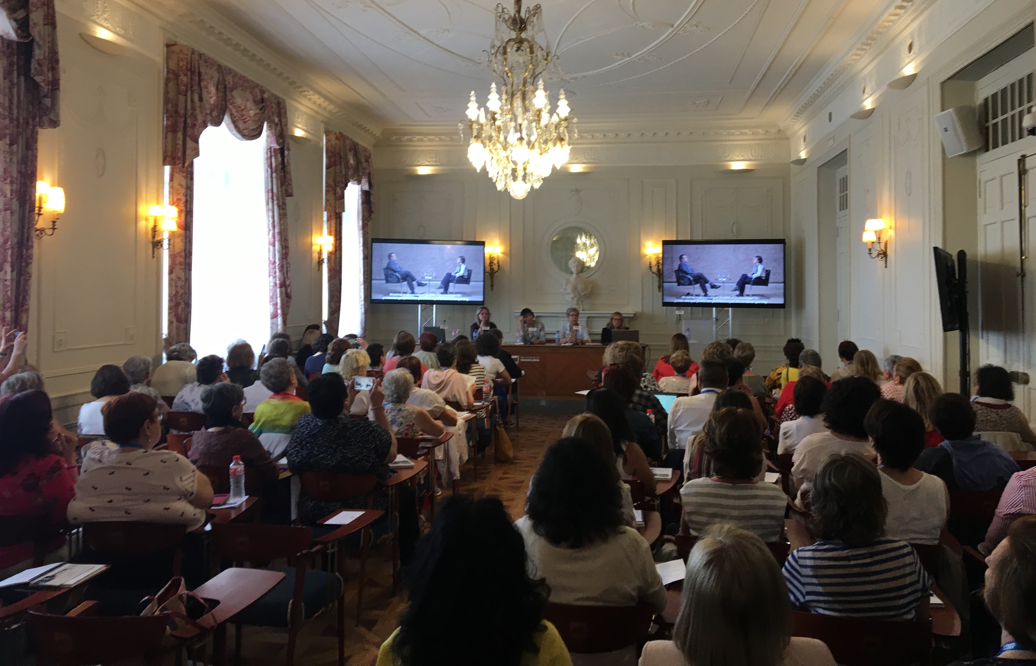 La serie ‘Diálogos Médico-Paciente’, en el encuentro anual de cáncer de mama en Santander