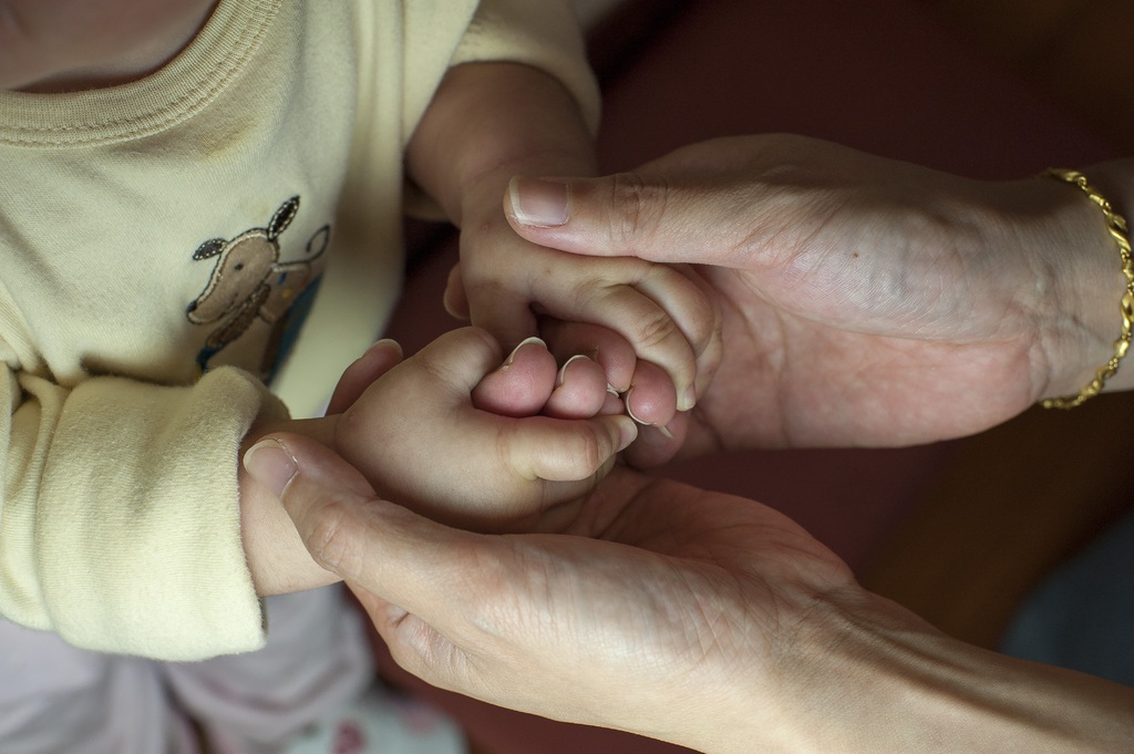 Las familias monoparentales tendrán dos semanas más de permiso en caso de hijo con discapacidad