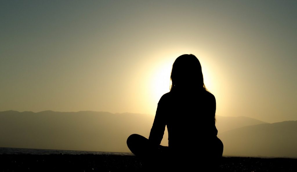 meditation_sunset_silhouette_woman_evening-99277