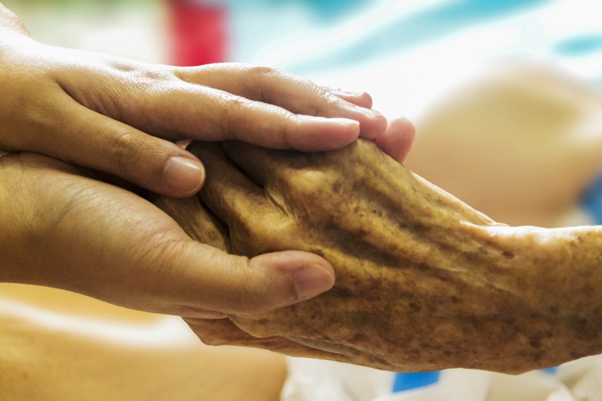 Párkinson: más del 50% de las personas cuidadoras presentan síntomas depresivos tras dos años