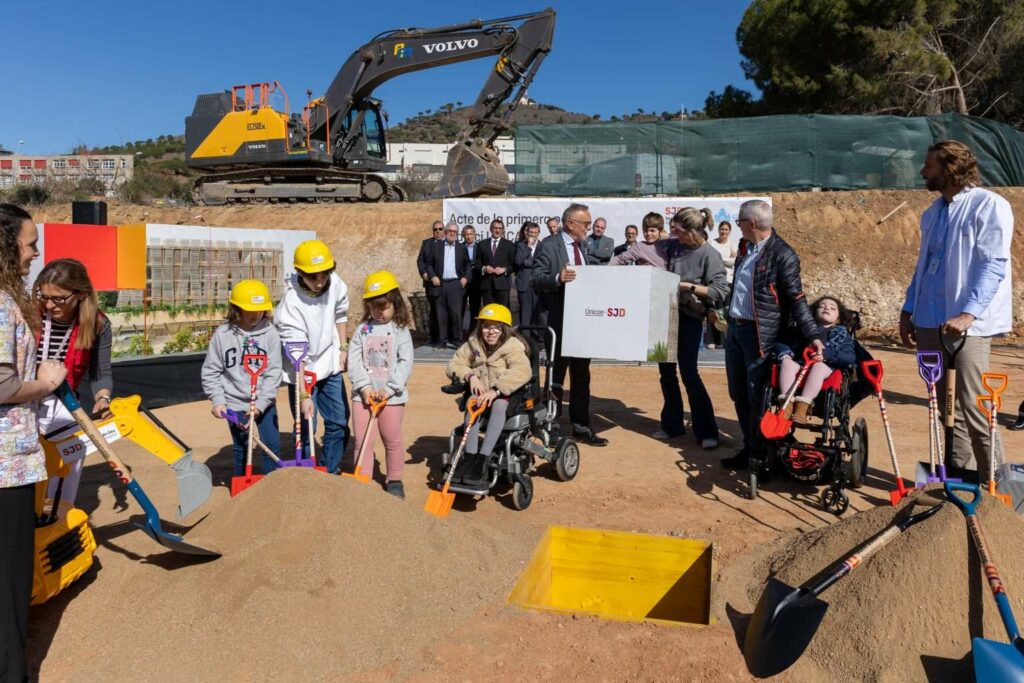 Primera piedra del edificio Únicas SJD