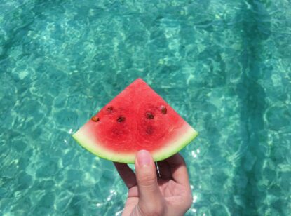 ¿Tienes hambre o estás deshidratado? Así confunde el cerebro las señales cuando falta agua
