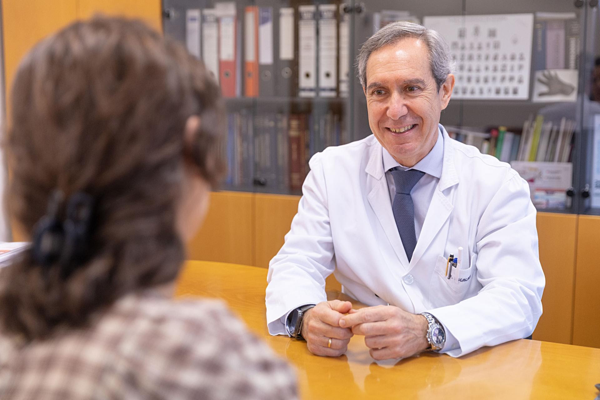 Dr. Javier Escalada: “Observamos más casos de osteoporosis entre mujeres jóvenes, antes de la menopausia”