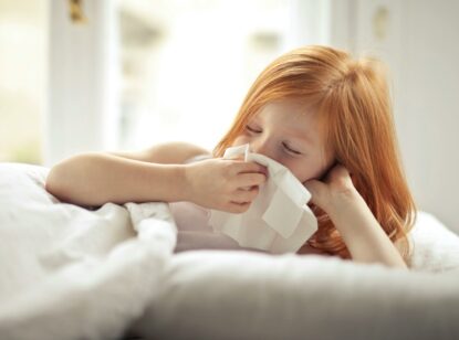 Las infecciones respiratorias infantiles cambian de patrón este invierno: menos bronquiolitis grave y predominio de la gripe