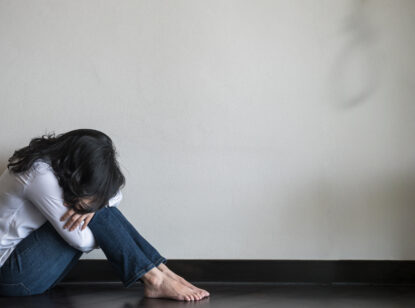 Sentirse “una carga” aumenta el riesgo de ideación suicida en personas con dolor crónico