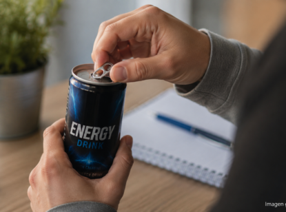 Las bebidas energéticas pueden provocar insomnio, molestias digestivas y erosión dental