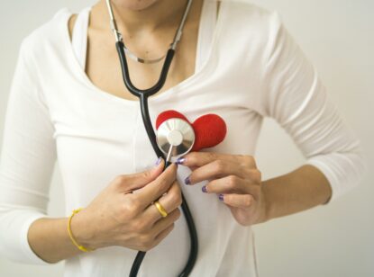 Ser mujer no es un factor de riesgo universal de accidente cerebrovascular para pacientes con fibrilación auricular