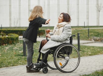 Quien cuida también se rompe: la deuda emocional con los cuidadores de personas con ELA